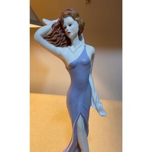 Vintage La Verona 11 3/4” Tall Glamorous Lady Figurine, Read Details